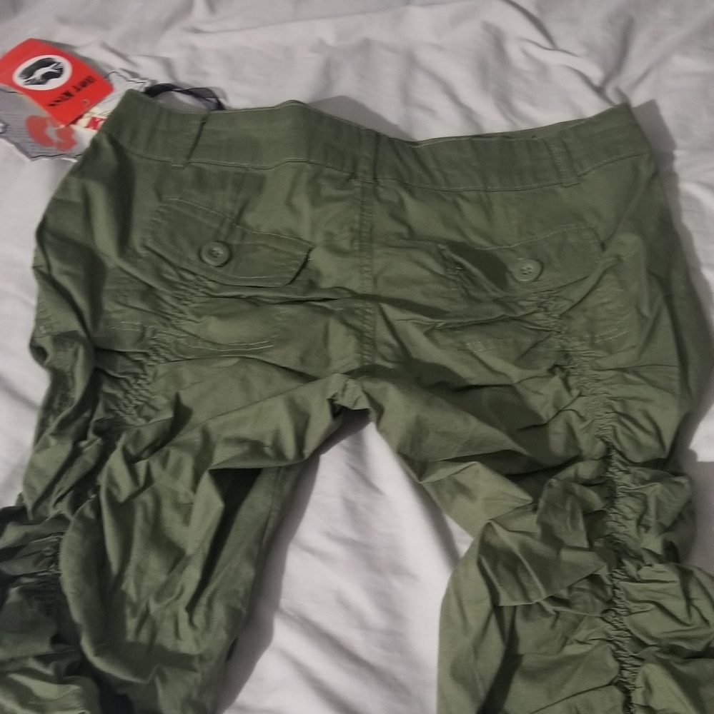 Hot kiss capri cargo pants. Low rise.